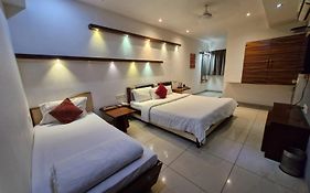 Hotel Kalinga Lake View